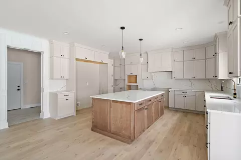 Kitchen - 9400 Iris Dr, Saint John, IN 46373 photo 1 of 5