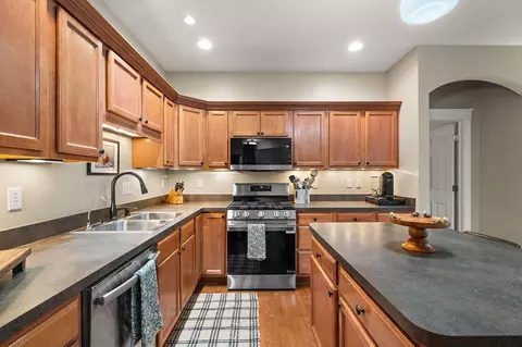 Kitchen - 1230 Dune Meadows Dr, Porter, IN 46304 photo 4 of 4