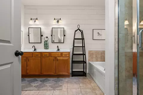 Bath - 1230 Dune Meadows Dr, Porter, IN 46304 photo 1 of 3