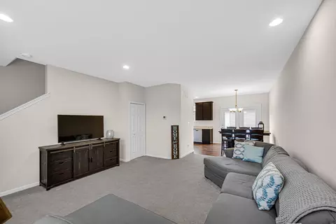 Living - 11384 Kentucky St, Crown Point, IN 46307 photo 1 of 2