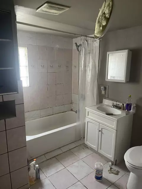 Bath - 3929 Jackson St, Gary, IN 46408 photo 1 of 1