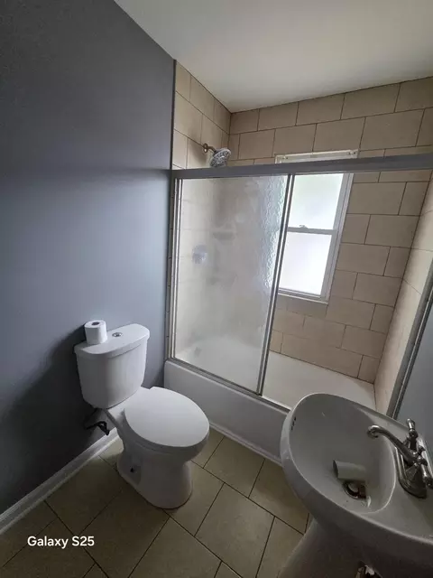 Bath - 6620 W 25th Ave, Gary, IN 46406 photo 1 of 2