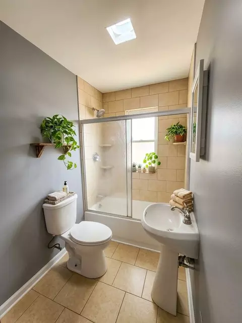Bath - 6620 W 25th Ave, Gary, IN 46406 photo 2 of 2