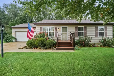 906 Lilly Ct, La Porte, IN 46350