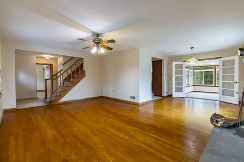 Living - 8336 Schreiber Dr, Munster, IN 46321 photo 5 of 6