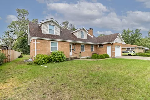 Exterior - 8336 Schreiber Dr, Munster, IN 46321 photo 3 of 11