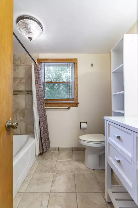 Bath - 8336 Schreiber Dr, Munster, IN 46321 photo 3 of 4