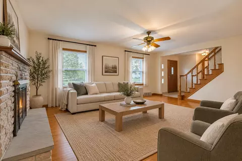 Living - 8336 Schreiber Dr, Munster, IN 46321 photo 3 of 6