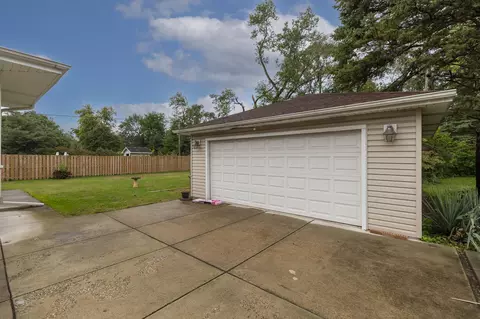 Exterior - 8336 Schreiber Dr, Munster, IN 46321 photo 8 of 11