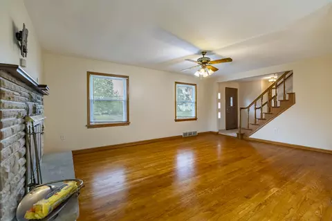 Living - 8336 Schreiber Dr, Munster, IN 46321 photo 4 of 6