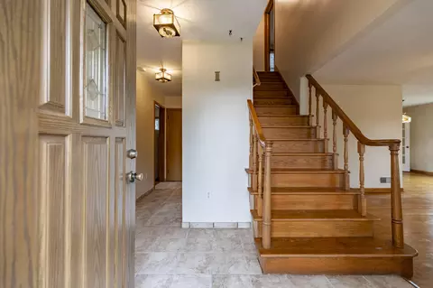 Entry Way - 8336 Schreiber Dr, Munster, IN 46321 photo 1 of 3