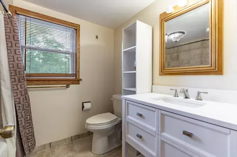 Bath - 8336 Schreiber Dr, Munster, IN 46321 photo 4 of 4