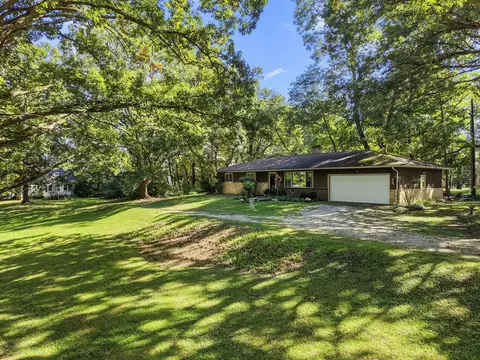747 Waverly Rd, La Porte, IN 46350