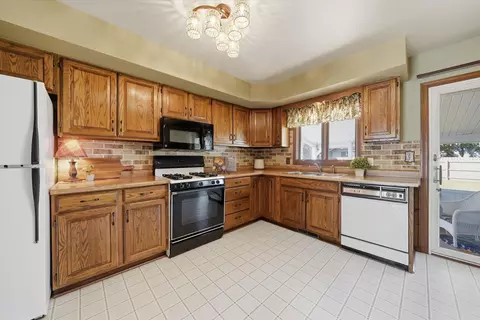 Kitchen - 818 N Ernest St, Griffith, IN 46319 photo 2 of 2