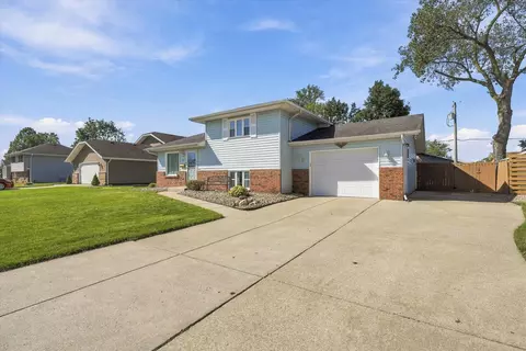 Exterior - 818 N Ernest St, Griffith, IN 46319 photo 2 of 6