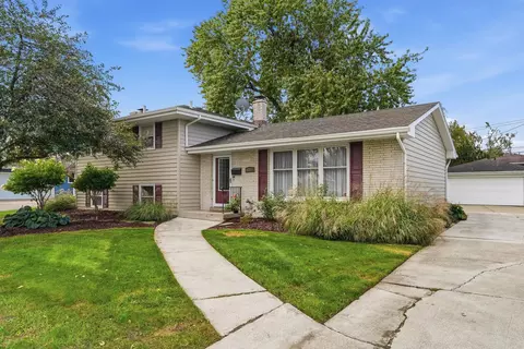 Exterior - 8504 Forest Ave, Munster, IN 46321 photo 2 of 3