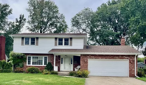 2505 Dorset Dr, Valparaiso, IN 46383