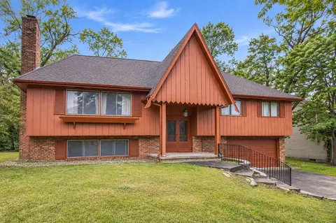 11 Indian Camp Trl, Portage, IN 46368