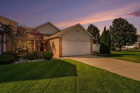 452 Edgewater Dr, Hobart, IN 46342