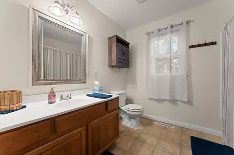 Bath - 402 W Daumer Rd, Kouts, IN 46347 photo 1 of 1