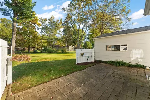 Exterior - 402 W Daumer Rd, Kouts, IN 46347 photo 4 of 5