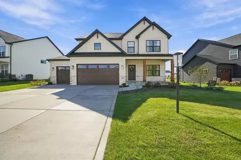 2221 Easton Park Dr, Chesterton, IN 46304