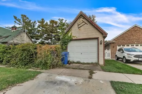 Exterior - 403 E North St, Crown Point, IN 46307 photo 2 of 9