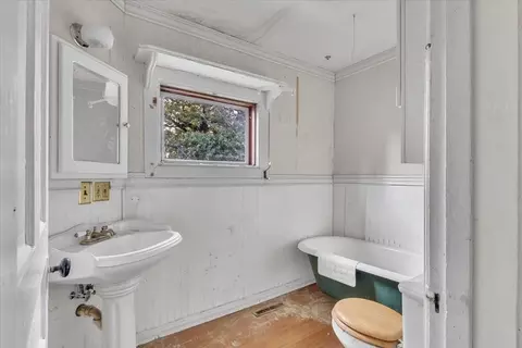 Bath - 403 E North St, Crown Point, IN 46307 photo 1 of 1