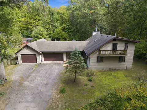 140 S Oxford Ave, Beverly Shores, IN 46301