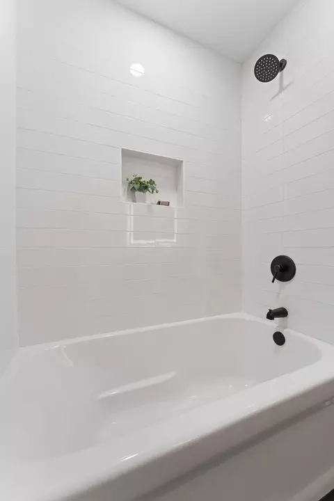 Bath - 9213 Birch Dr, Munster, IN 46321 photo 2 of 4