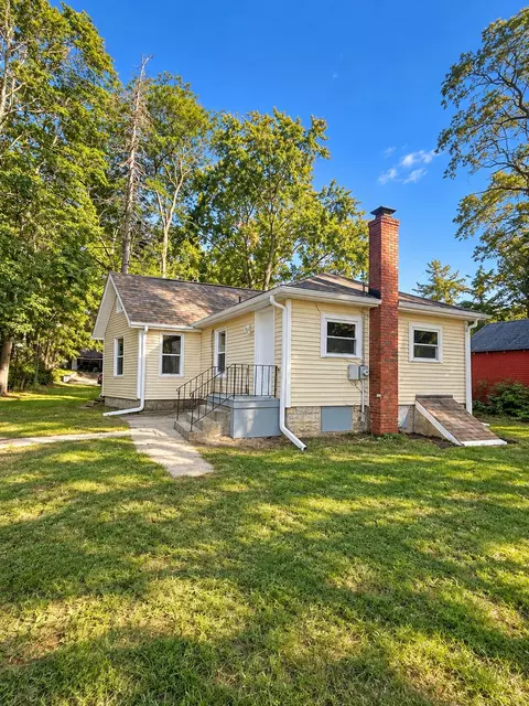 210 Ridgeland Ave, Michigan City, IN 46360