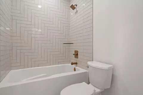 Bath - 13822 Waterleaf Dr, Saint John, IN 46373 photo 7 of 9