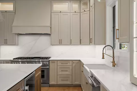 Kitchen - 13822 Waterleaf Dr, Saint John, IN 46373 photo 4 of 7