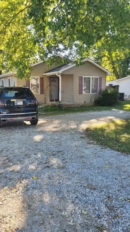 1042 Avenue D St, Greencastle, IN 46135