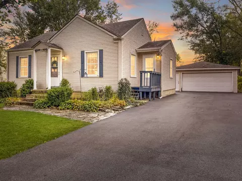 52 Deerpath Rd, Merrillville, IN 46410