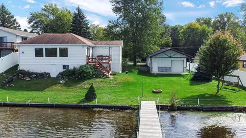130 Lakeside Dr, Walkerton, IN 46574
