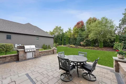 Exterior - 421 W Sandhurst Dr, Valparaiso, IN 46385 photo 3 of 3