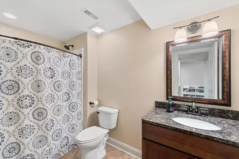 Bath - 421 W Sandhurst Dr, Valparaiso, IN 46385 photo 6 of 6