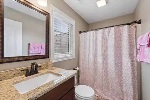 Bath - 421 W Sandhurst Dr, Valparaiso, IN 46385 photo 4 of 6