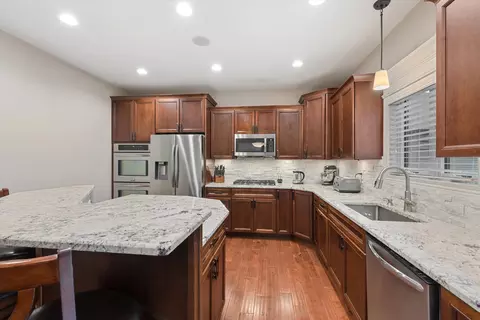 Kitchen - 421 W Sandhurst Dr, Valparaiso, IN 46385 photo 2 of 3