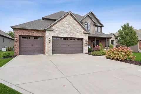 Exterior - 421 W Sandhurst Dr, Valparaiso, IN 46385 photo 2 of 3