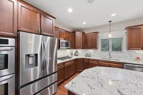 Kitchen - 421 W Sandhurst Dr, Valparaiso, IN 46385 photo 3 of 3