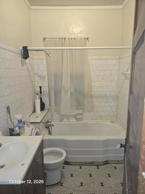 Bath - 649 Tyler St, Gary, IN 46402 photo 1 of 2