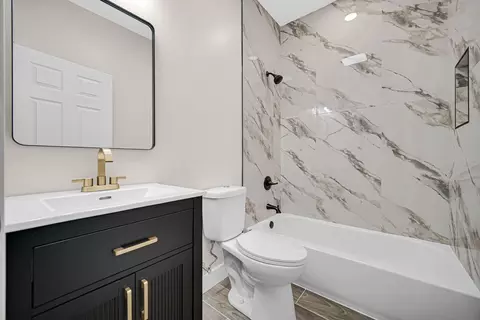Bath - 724 Willow Ct, Hammond, IN 46320 photo 1 of 1