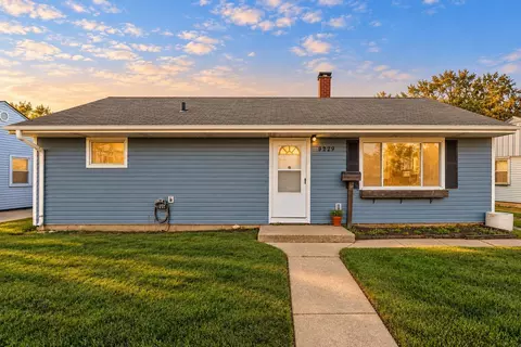 8229 Wicker Park Dr, Highland, IN 46322