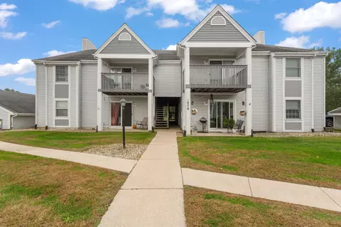 1076 Millpond Rd #C, Valparaiso, IN 46385