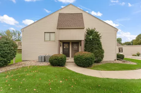 953 Millpond Rd, Valparaiso, IN 46385