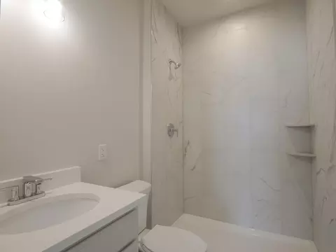 Bath - 1659 Trailbrook Dr, Valparaiso, IN 46385 photo 2 of 5