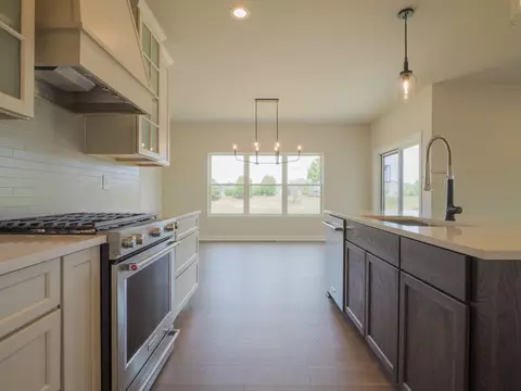 Kitchen - 1659 Trailbrook Dr, Valparaiso, IN 46385 photo 5 of 7