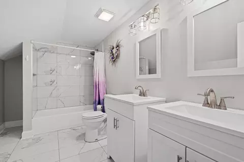 Bath - 38 Condit St, Hammond, IN 46320 photo 2 of 4